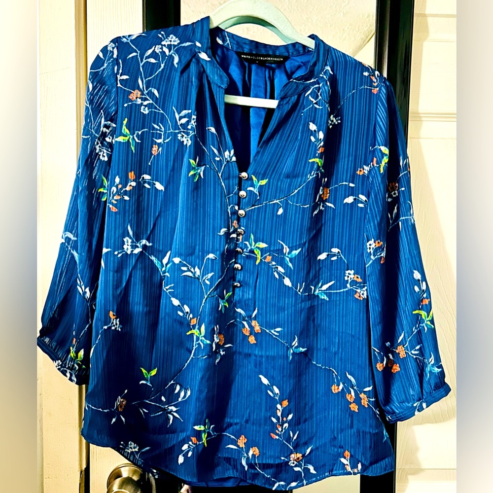 White House Black Market Blue Floral Blouse - Size 6 - New Without Tags